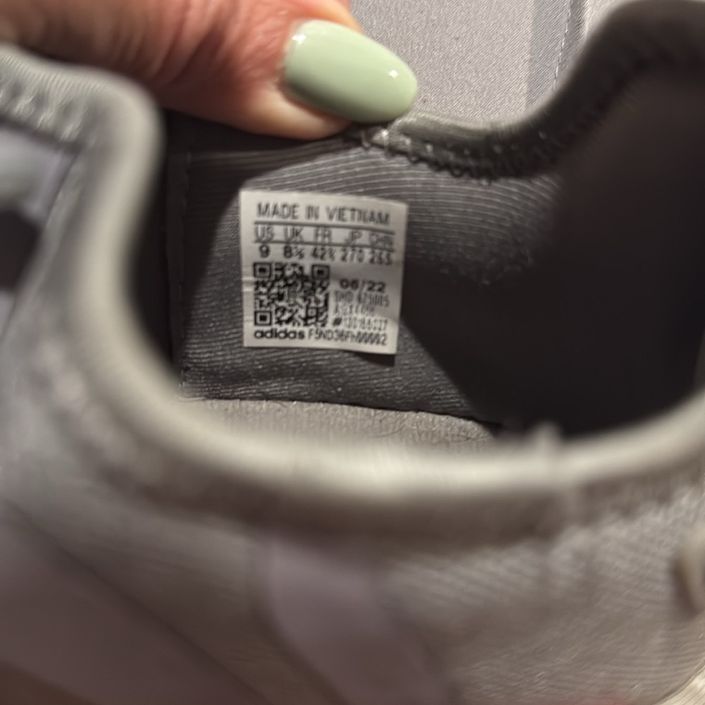 Adidas - Picture 4 of 4